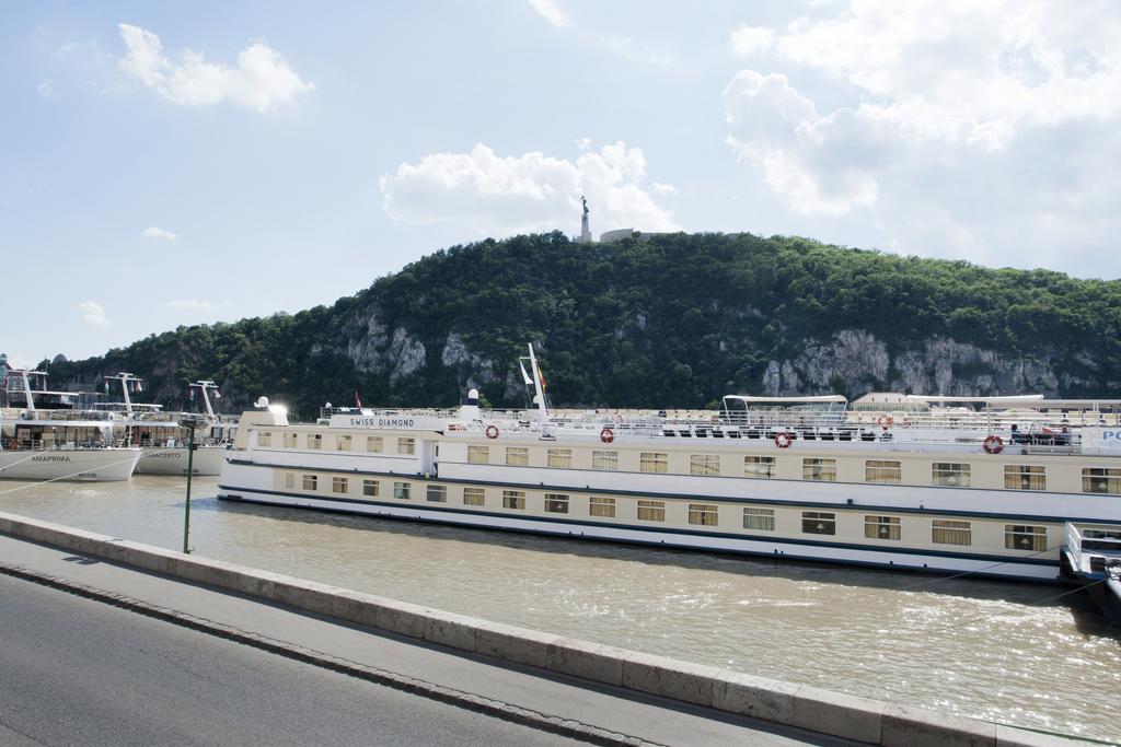 Riverside Flat With King Castle View Boedapest Buitenkant foto