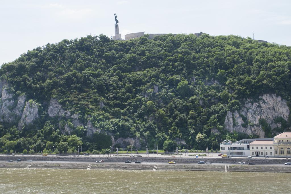 Riverside Flat With King Castle View Boedapest Buitenkant foto